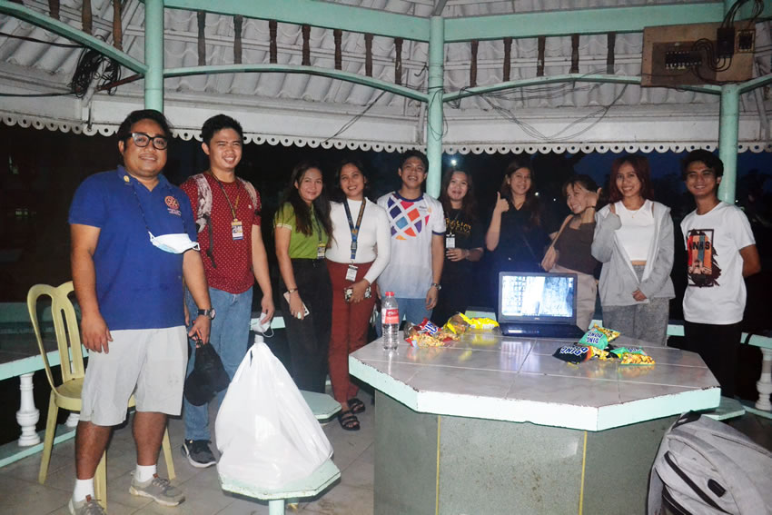 RCJC President Jec Dan Borlado (leftmost) in a photo- opt with the Rotaractors.