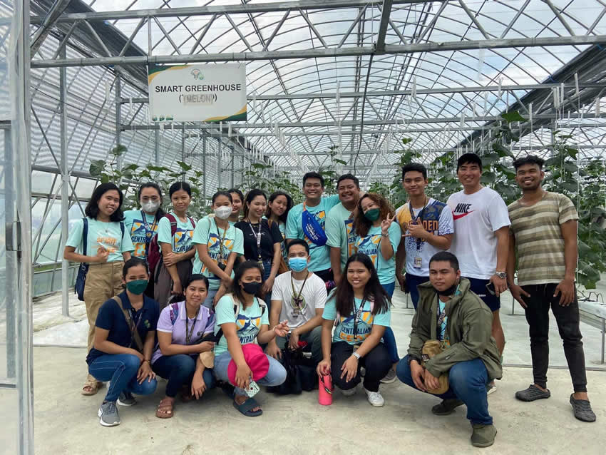 BS Agriculture students posed for a photo during their field trip in Western Visayas Integrated Agricultural Research Center (WESVIARC)