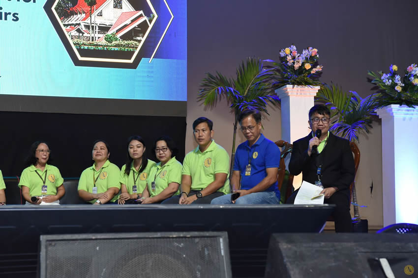 Pastor Morales joins the Office of the Vice President for Student Affairs during the open forum in the College Freshmen Orientation