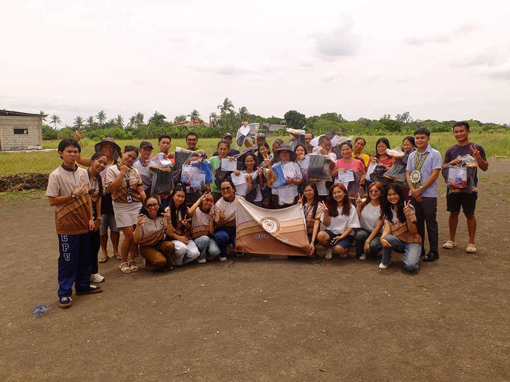 CPU Outreach Students’ Volunteers Society (CPU-OSVS) volunteers, GRADBARBA farmer beneficiaries led by their President Antonio Joven Suñe, and resource speaker Engr. John Patrick Casipe gather for a group photo during the "AgriCare" agricultural outreach program at Brgy. Bito-on, Jaro, Iloilo City