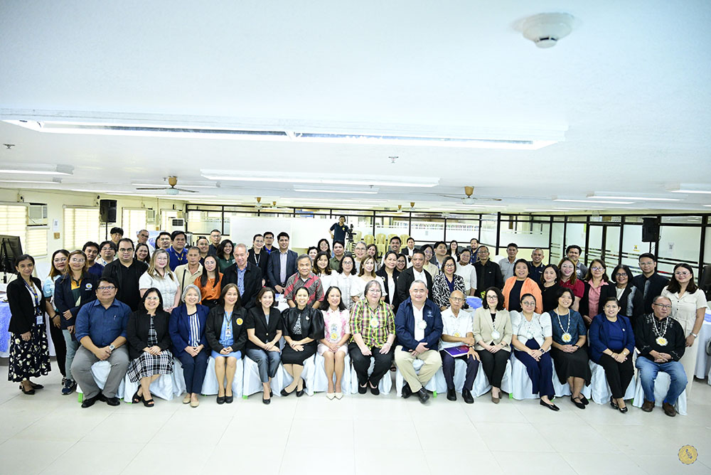 Attendees pose for a photo opportunity following the successful World Bank Group Report Launch and Forum for the Philippines Poverty and Equity Assessment themed “Building the Filipino Middle Class: Towards Resilient Futures and Poverty Eradication” held at the Conference Room of the Henry Luce III Library